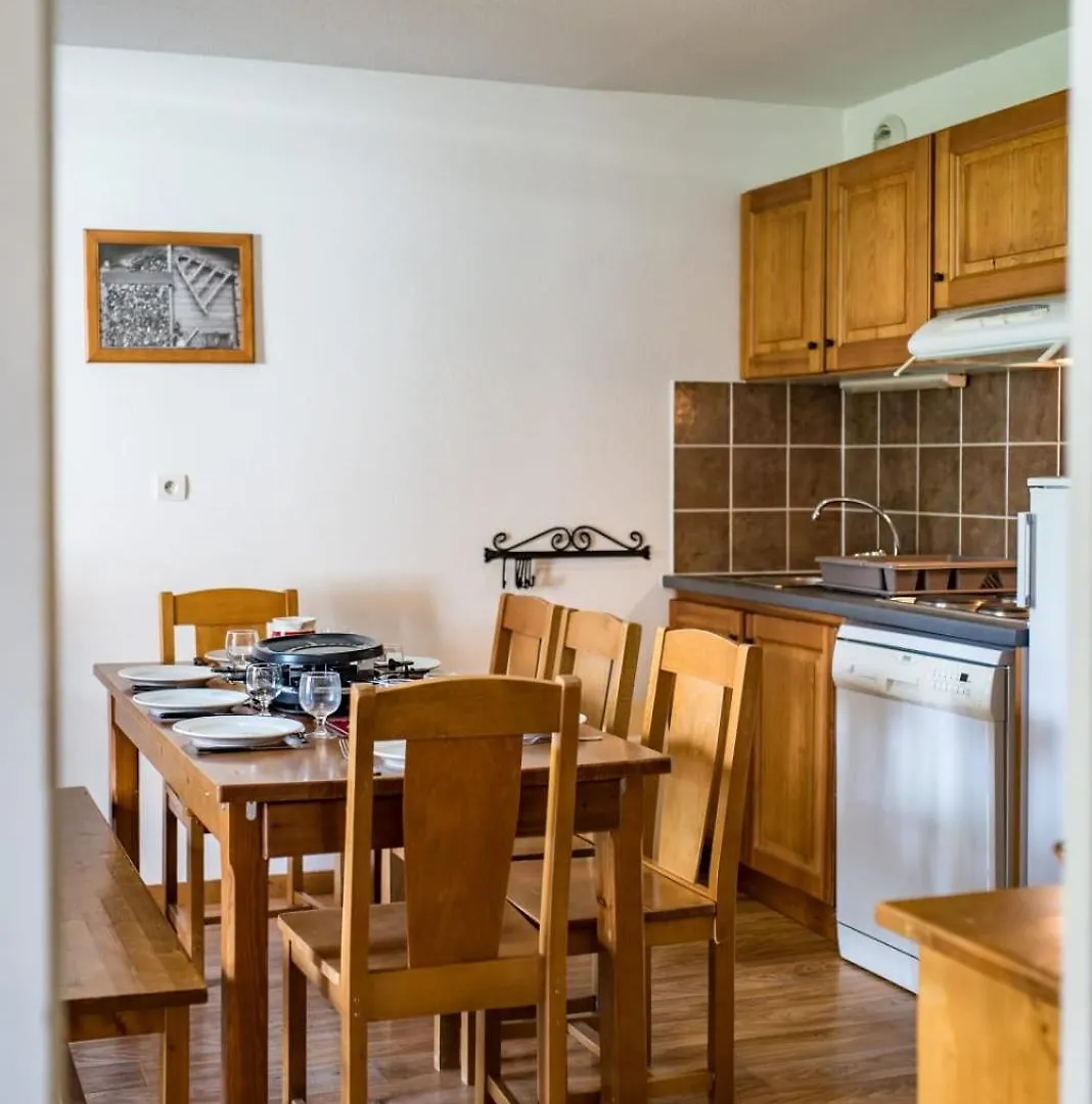 Apartment For 6 To 8 People In Albiez-Montrond 5-Min Walk From The Slopes