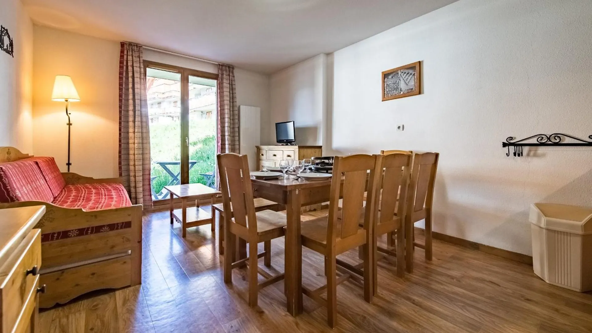 Apartment For 6 To 8 People In Albiez-Montrond 5-Min Walk From The Slopes 0*,  فرنسا