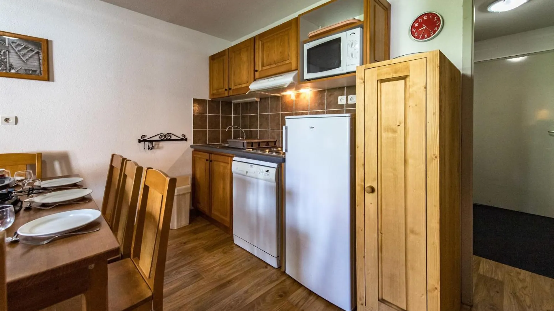 Apartment For 6 To 8 People In Albiez-Montrond 5-Min Walk From The Slopes
