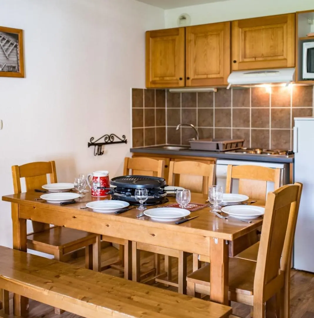 Apartment For 6 To 8 People In Albiez-Montrond 5-Min Walk From The Slopes
