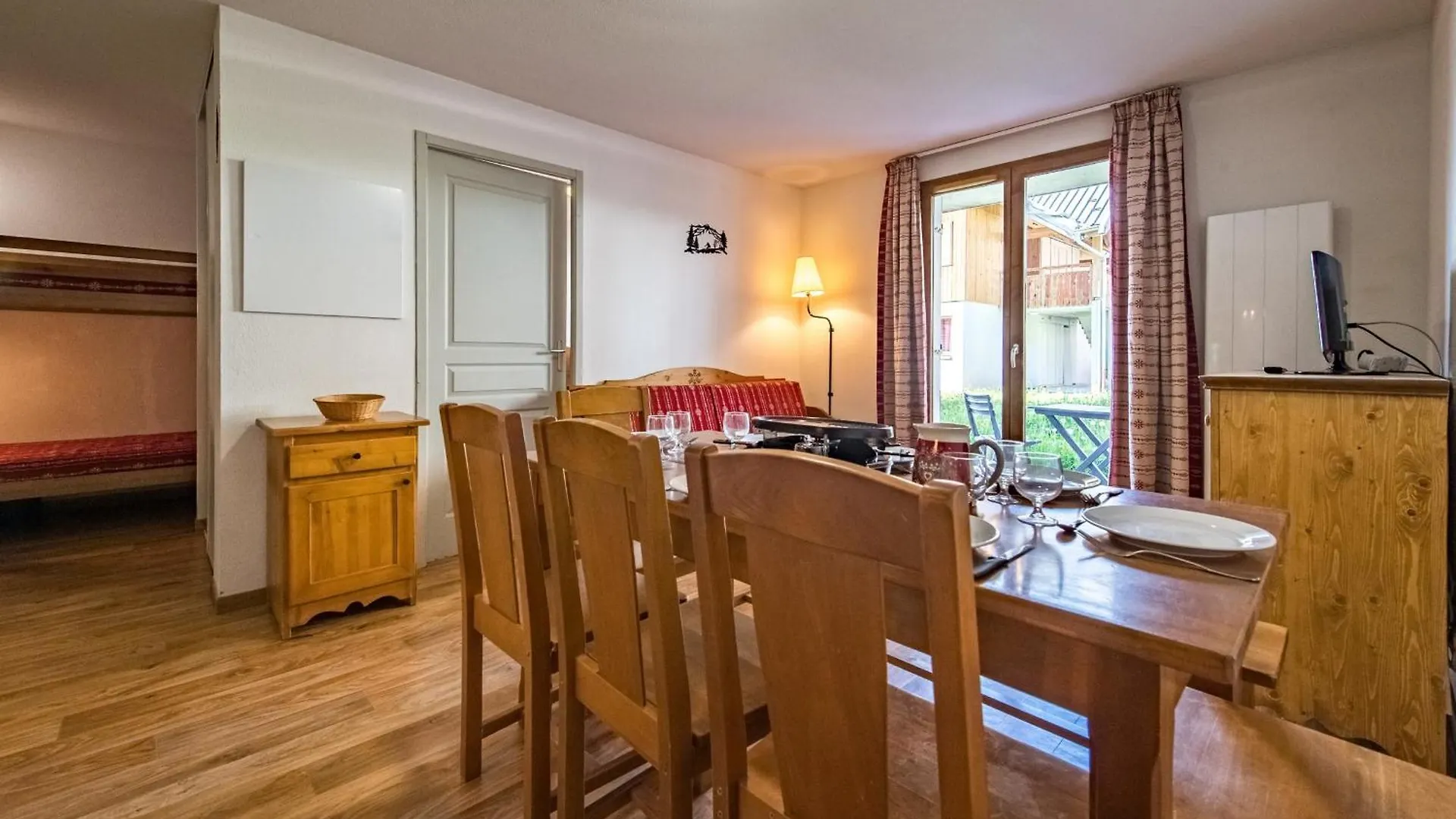 Apartment For 6 To 8 People In Albiez-Montrond 5-Min Walk From The Slopes 0*,  فرنسا
