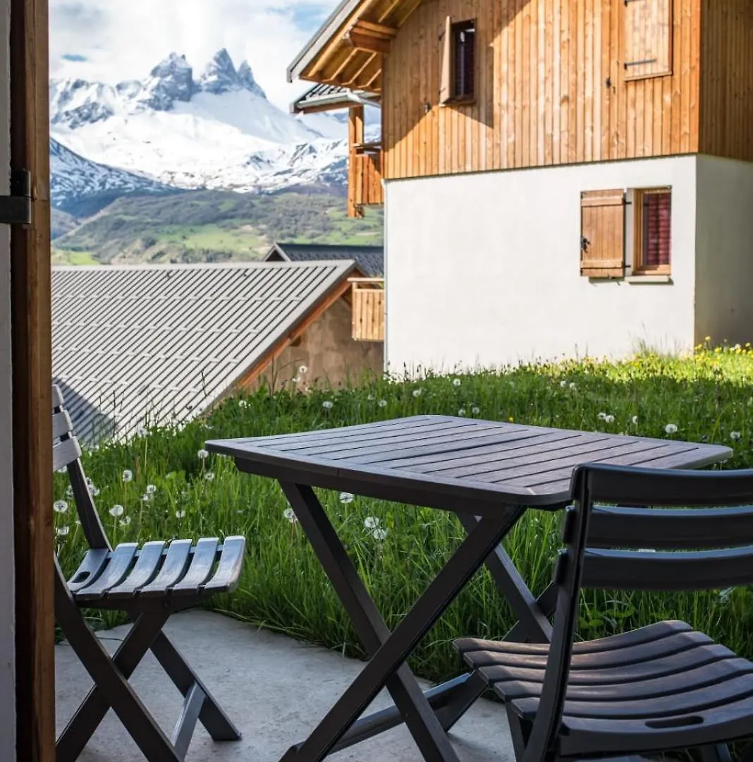 Apartment For 6 To 8 People In Albiez-Montrond 5-Min Walk From The Slopes